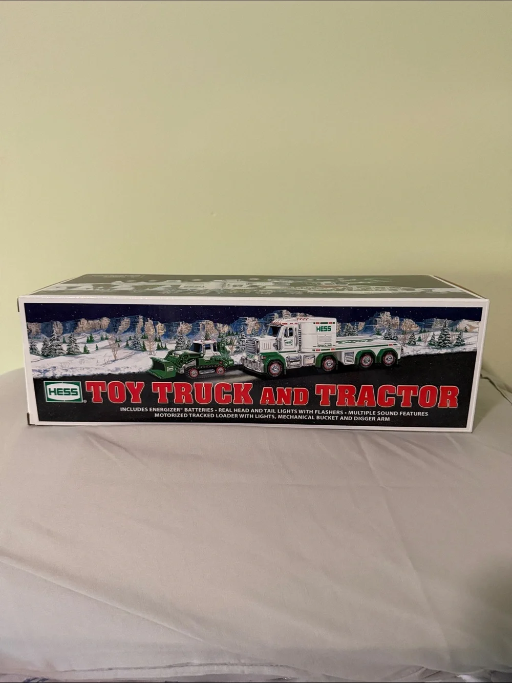 New 2013 Hess Green and White Toy Truck and Tractor